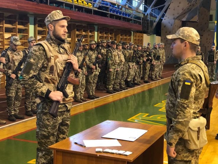 Зачислиха към украинската армия 14 футболисти от Втора дивизия