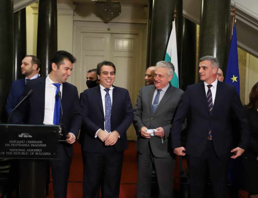 Доверието в кабинета се е сринало с темповете на доверието към Жан Виденов. Но за по-кратко време!