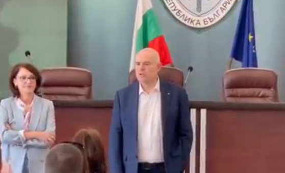 Иван Гешев прати на КС закриването на спецправосъдието, обърна се към магистратите: Можете да се гордеете с работата си, а тези, които ви закриха, да се срамуват (ВИДЕО)