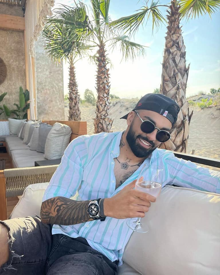 Мария ли е новата на чалгаджията Меди? (ВИДЕО)