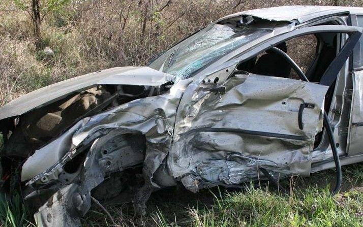 10 души пострадаха при катастрофа между микробус и кола в Румъния