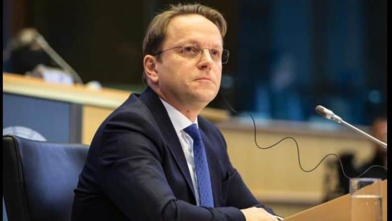 Комисарят по разширяването Вархеи призна: Преговорите за свалянето на българското вето за Северна Македония са в задънена улица