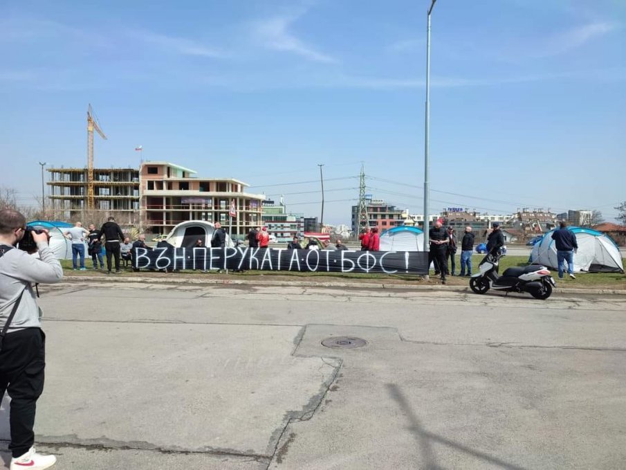 Сектор Г прекрати протеста пред БФС, но се закани на нови действия