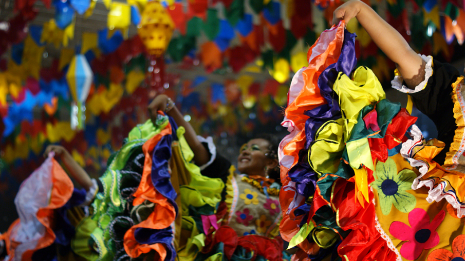 Карнавалът в Рио се завърна (ВИДЕО)
