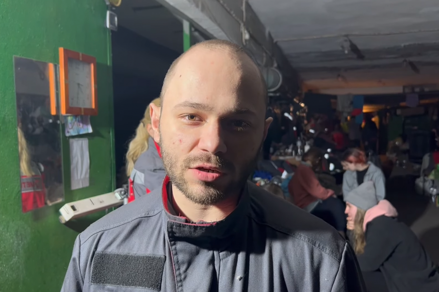 Човек от блокирания Азовстал: Няма да издържим дълго (ВИДЕО)