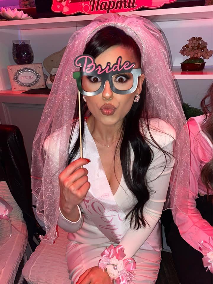 Победителката в Гласът на България минава под венчило