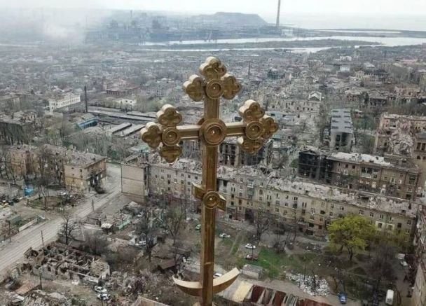 Духовници тръгват към Азовстал, прибират цивилни, ранени и убити