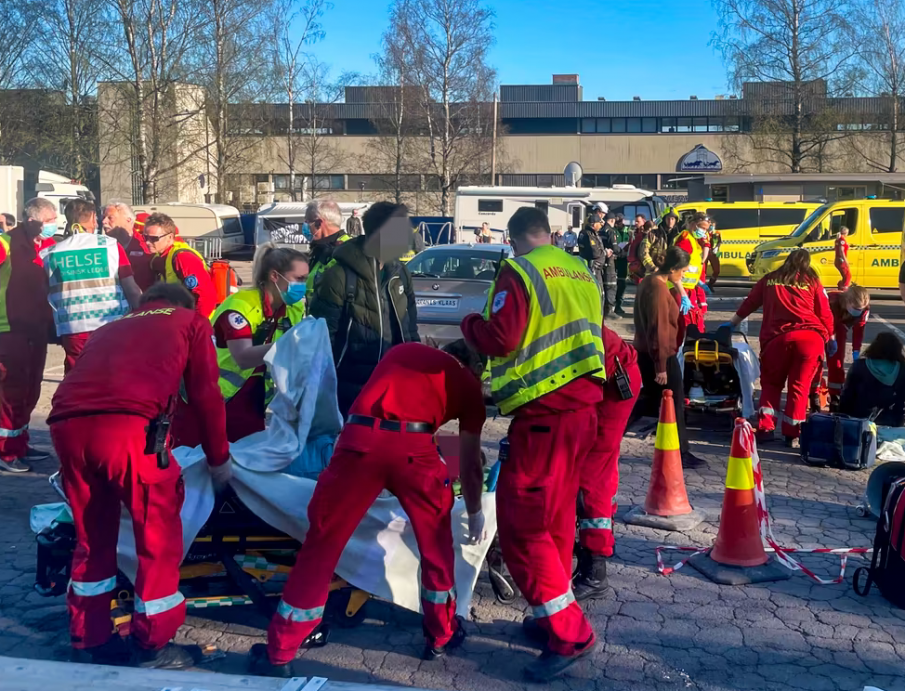 Кола се вряза в публиката по време на автомобилно шоу в Осло