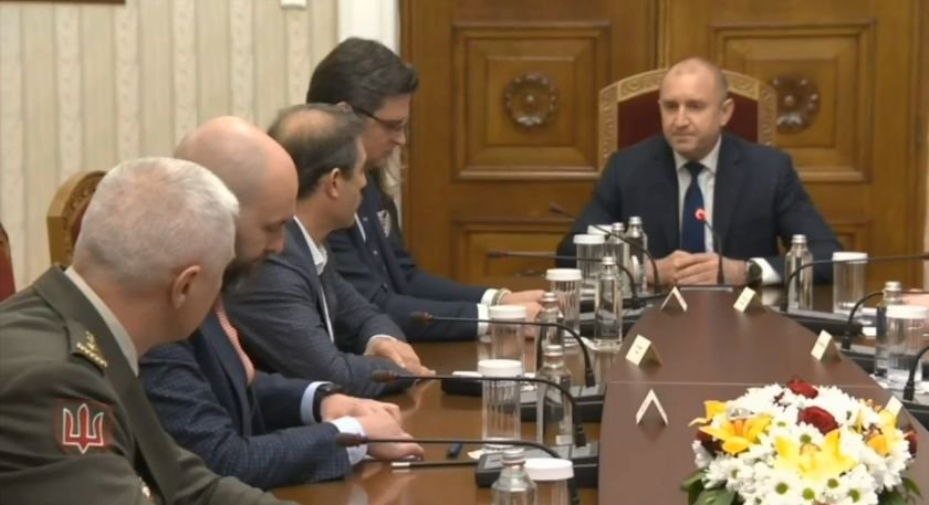 Радев пред Кулеба: България се включи във всички санкционни режими, въпреки последствията