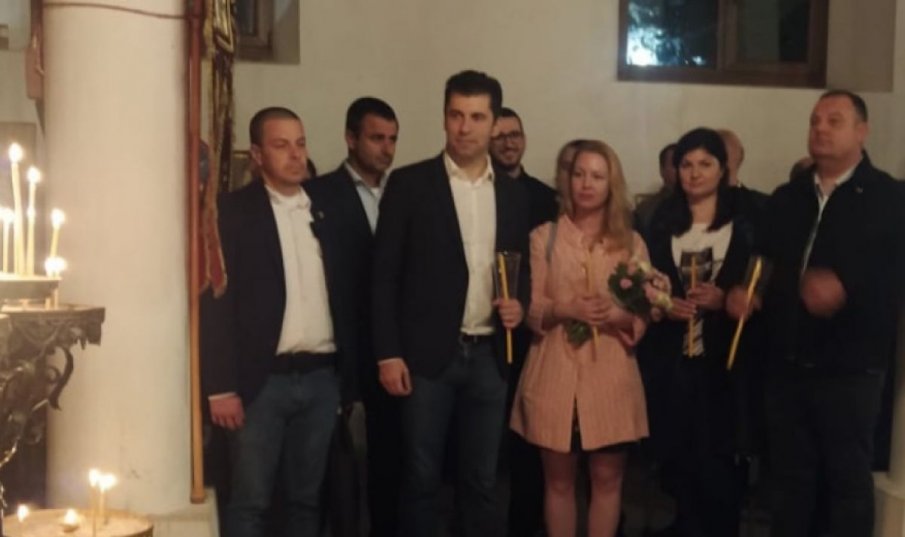 Депутатът Младен Шишков: Да тръгваш да се хвалиш като Просто Киро, че ще запълваш някаква пукнатина, е кошмарно и позорно! Депутатът Младен Шишков: Да тръгваш да се хвалиш като Просто Киро, че ще запълваш някаква пукнатина, е кошмарно и позорно!
