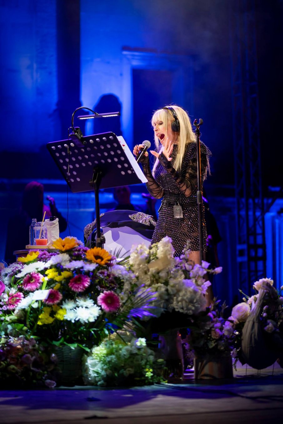 Откраднаха цветята на Лили Иванова от Народния театър