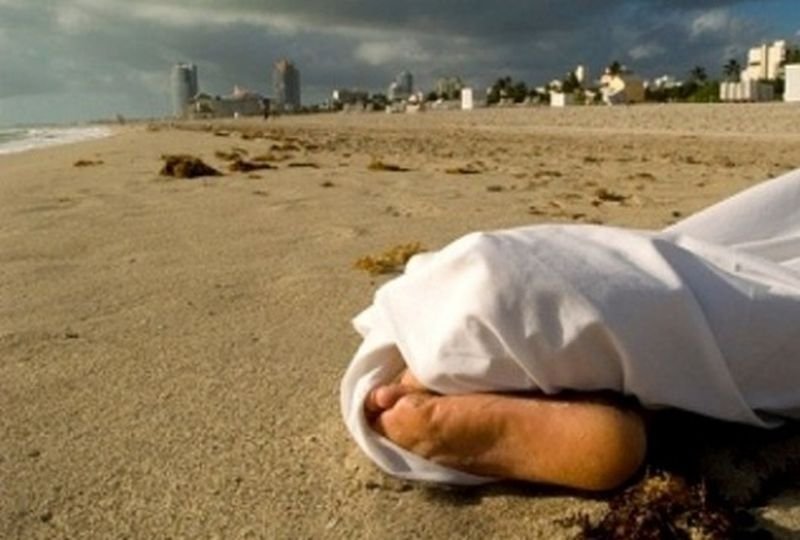 Откриха разложен труп на мъж на плаж до Бургас