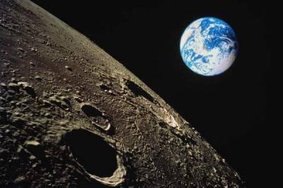 Ракетата, която се разби в Луната, образувала двоен кратер