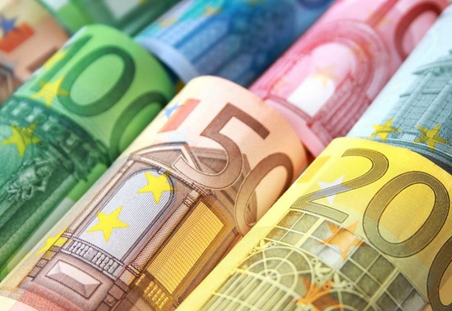 54 000 евро откриха в якето на тираджия на ГКПП Лесово