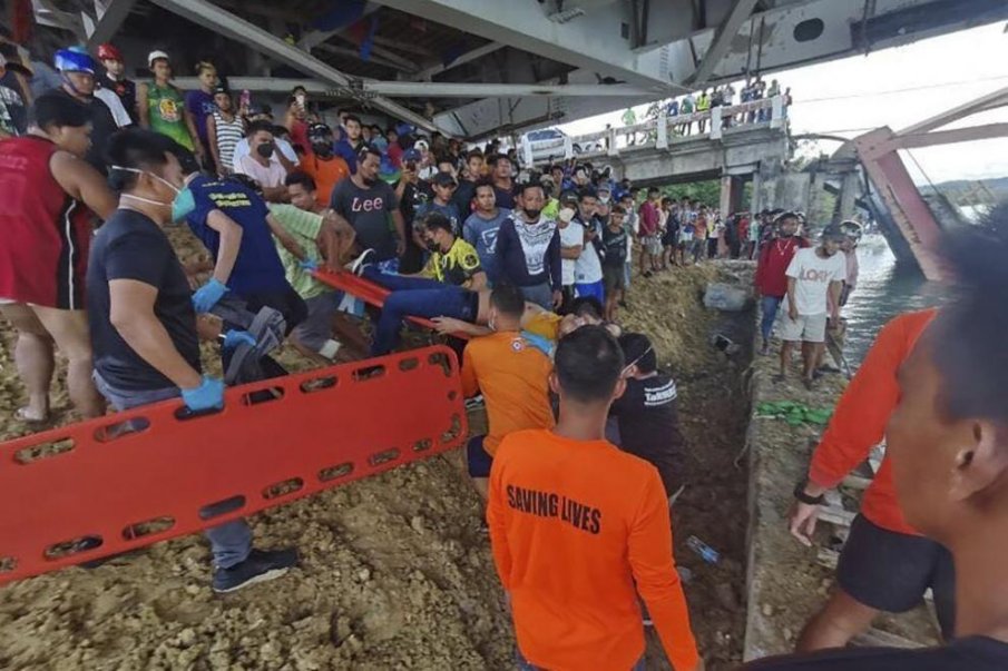 Четирима души загинаха при срутване на мост във Филипините