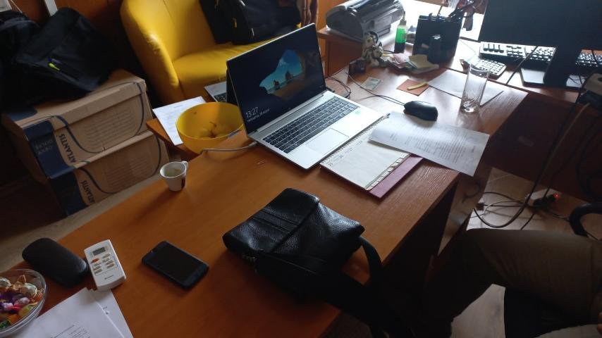 Задържаха данъчен служител с 10 000 лева подкуп