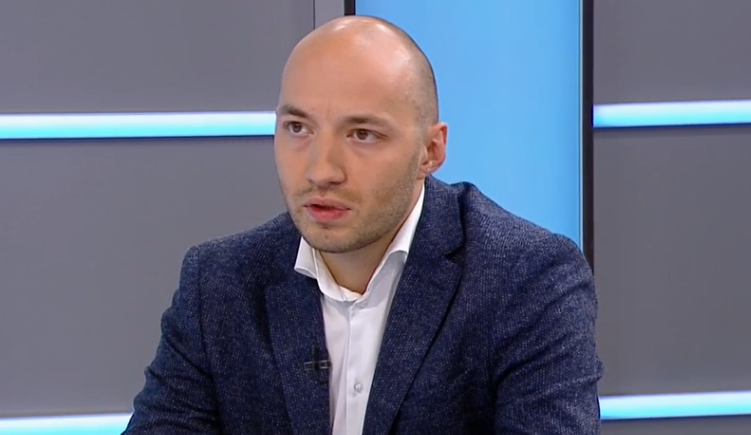 Димитър Ганев: Някой от коалиционните партньори може да си набави политически капитал, като събори кабинета