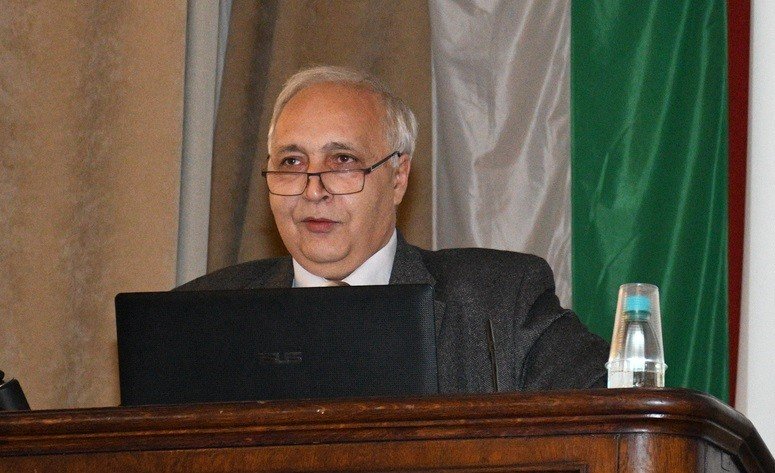 Кирил Петков изчегърта зам.-министъра на образованието Константин Хаджииванов Кирил Петков изчегърта зам.-министъра на образованието Константин Хаджииванов