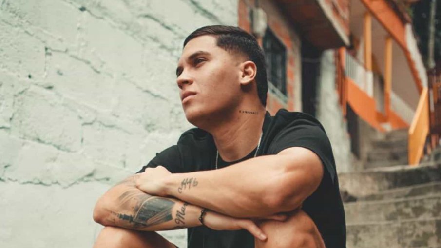 ТРАНСФЕР: Колумбийски национал стана рапър (ВИДЕО)