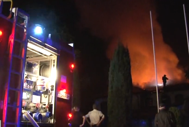 ОГНЕН АД! Хотелски комплекс в Казанлък изгоря тази нощ