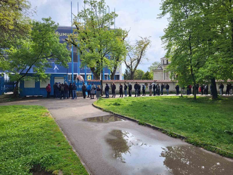 ЛУДОСТ: Феновете на Левски изкупиха билетите за финала за 10 минути