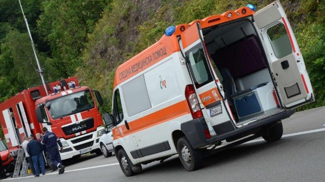Бус с ученици претърпя инцидент на Подбалканския път София-Бургас. Превозното