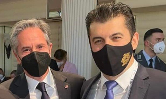 КИРО ПАК СТАНА ЗА СМЯХ: Премиерът отиде в САЩ, за да говори онлайн с Блинкен
