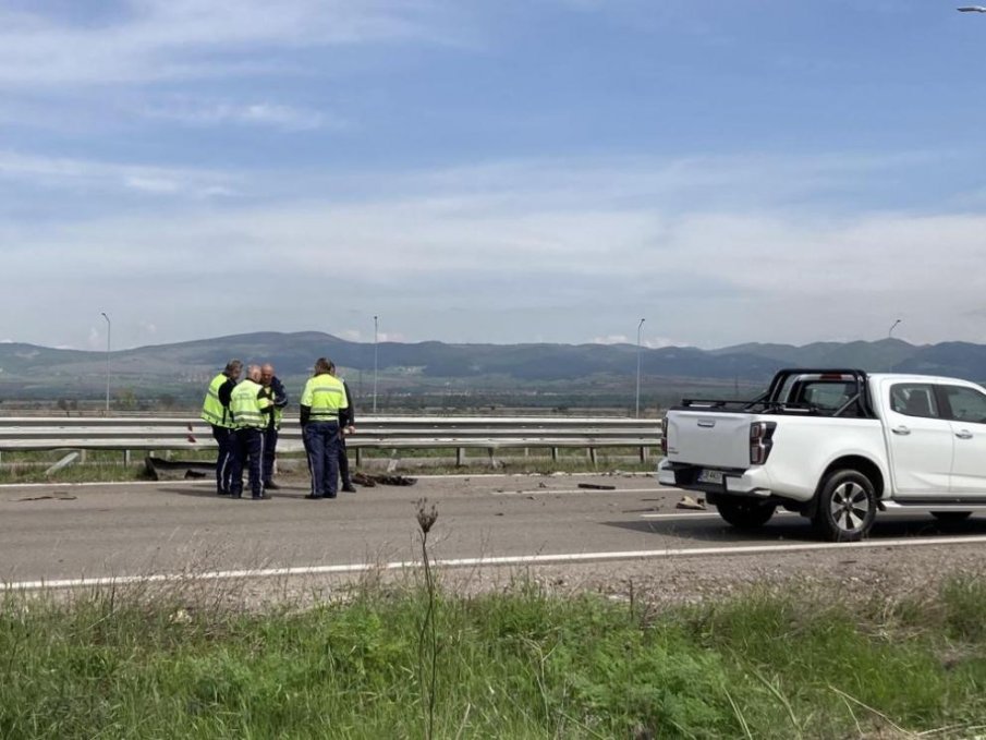 ИЗВЪНРЕДНО! Тежка катастрофа затвори околовръстния път в посока Нови Искър