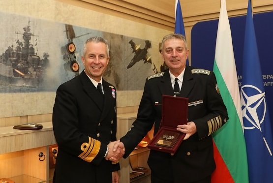 Командир от НАТО оглежда Варна за военноморски координационен център