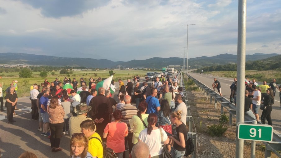 Протест блокира магистрала „Струма” и в двете посоки