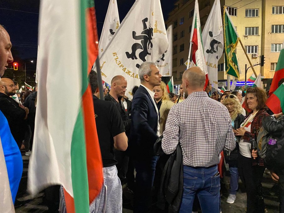 ПИК TV! Протестът на Възраждане приключи със заканата: Ако трябва, със сила ще свалим това правителство (СНИМКИ/ВИДЕО)