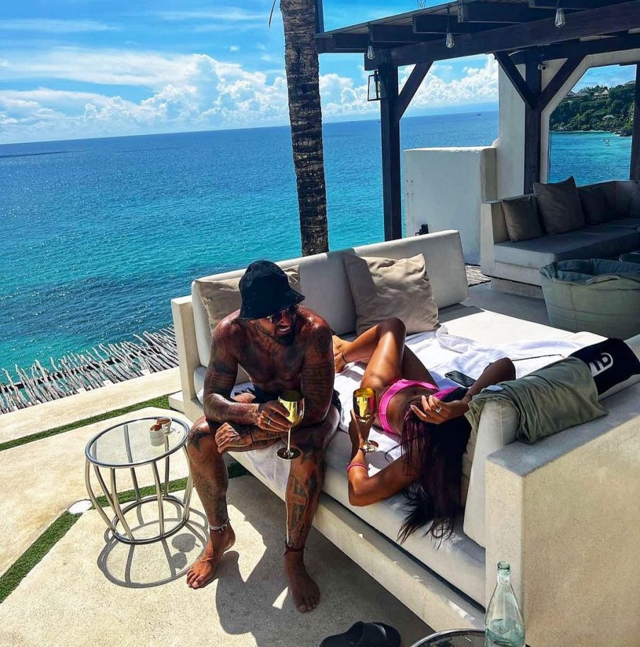 ЗА ПРЪВ ПЪТ: Благо Джизъса показа лицето на съпругата си - бижута ги издадоха за тайния брак (СНИМКА)