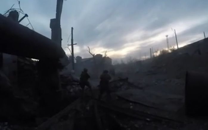 „Азов“ в контраатака срещу руските военни, Киев готви операция за спасяване на защитниците (ВИДЕО)