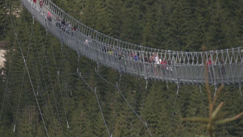 В Чехия изградиха най-дългия висящ мост в света