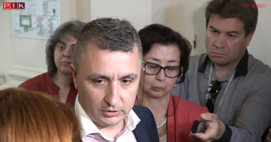 Министър Александър Николов и заместниците му ще подадат оставки в понеделник