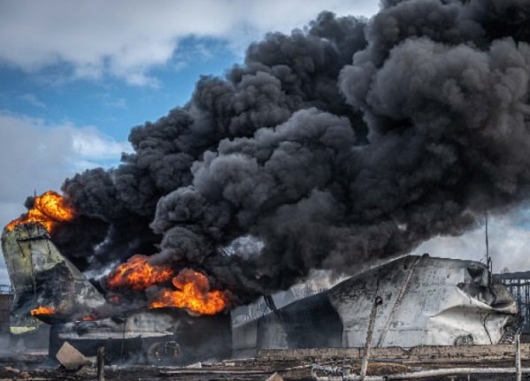 Няколко силни експлозии разтърсиха Лвов