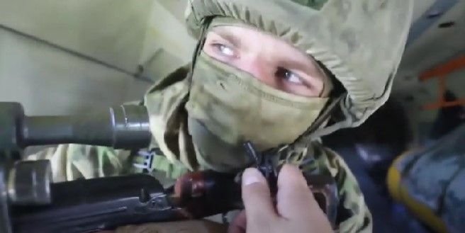 Снайперисти от руската армия помагат при евакуацията на цивилни (ВИДЕО)