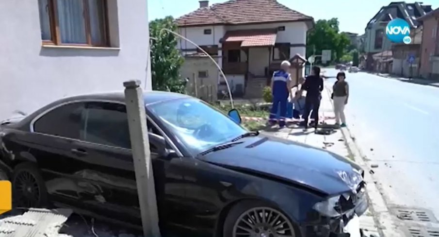 Млад шофьор се вряза в къща в Монтана