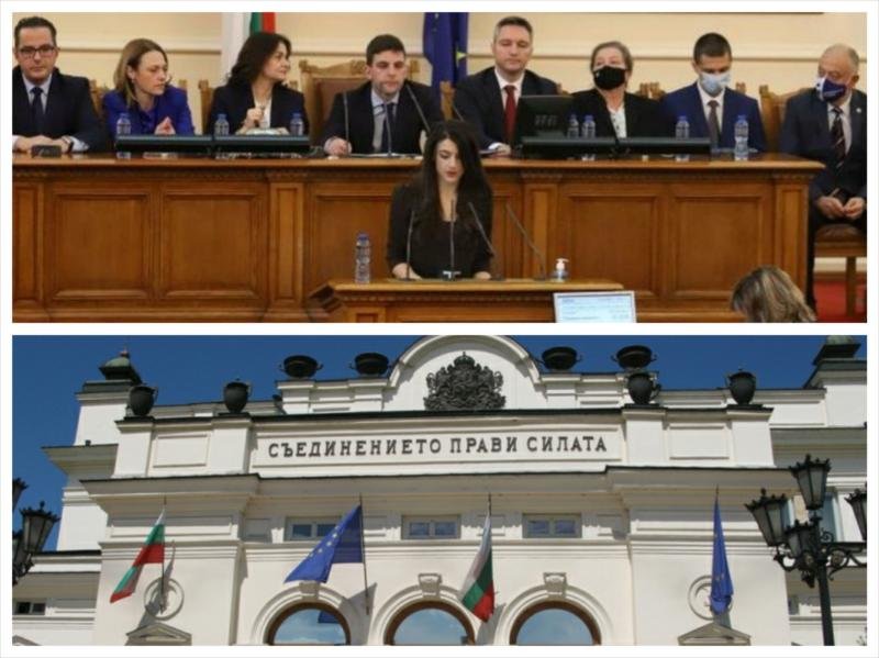 Депутатите заседават на фона на мощни протести, залели София и страната - гледайте НА ЖИВО