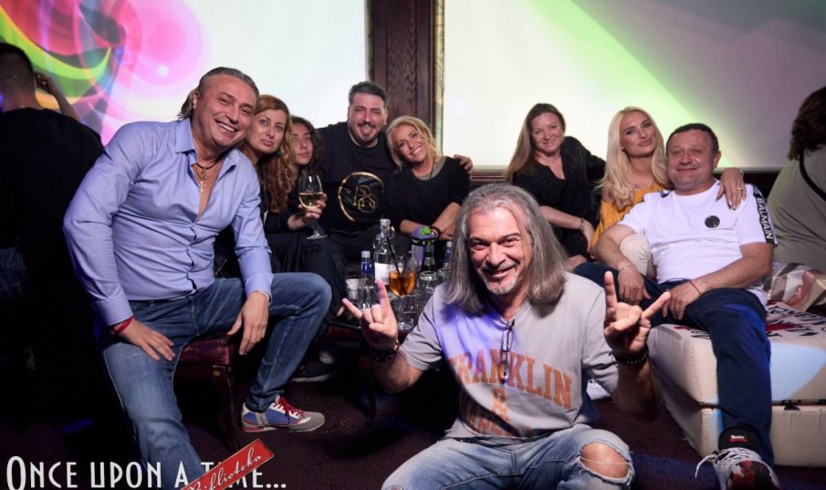 Кадри от афтърпартито на Капките накара мрежата да се превива от смях (ВИДЕО)