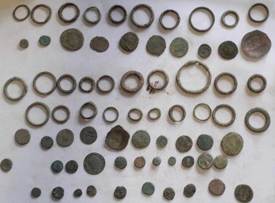 Иззеха антики при спецакция в София (СНИМКИ)