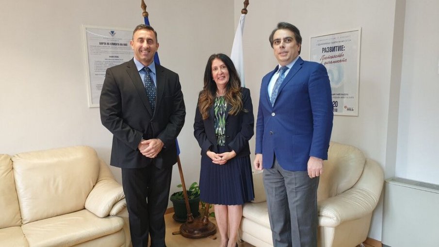 Бареков: Ще призная Асен за мъж, ако поведе Прайда, яхнал шефа на НАП