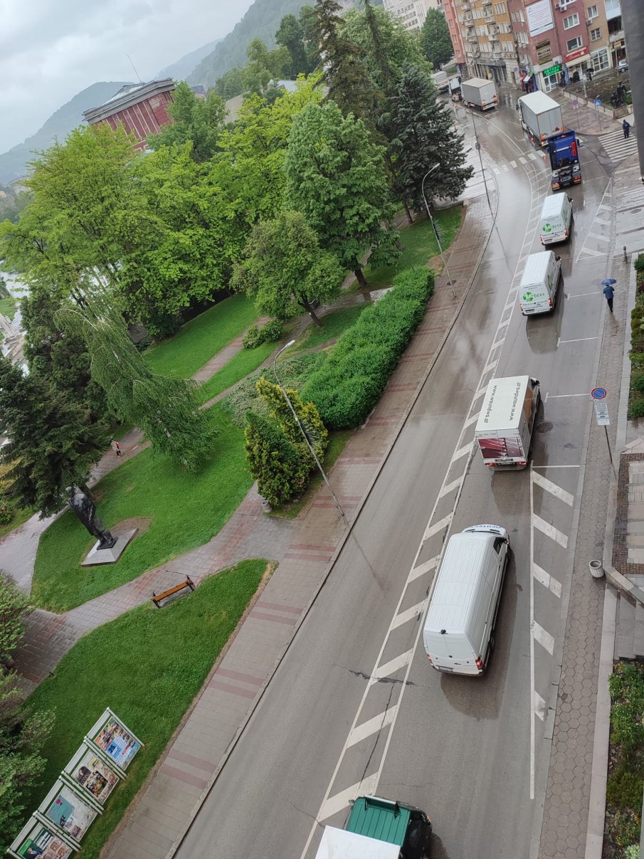 Голямо автошествие на превозвачите блокира центъра на Габрово (СНИМКИ/ВИДЕО)