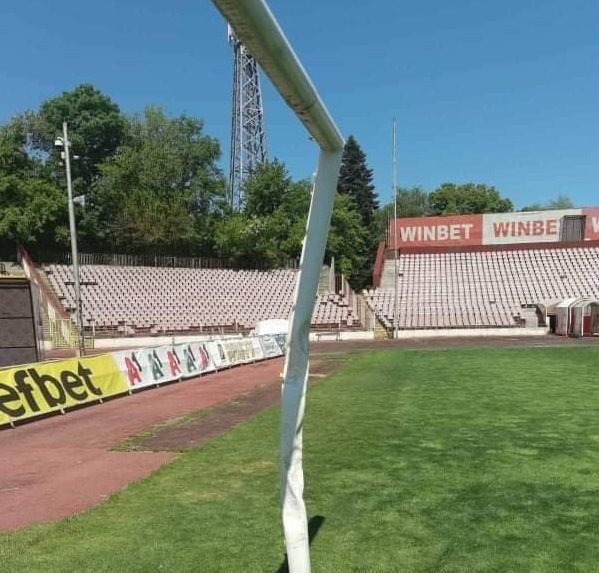 НОВА ДРАМА НА АРМИЯТА: Шефовете на ЦСКА запушиха устите на треньори и играчи