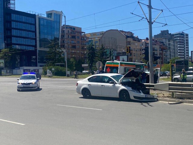 Катастрофа с линейка предизвика огромна тапа в София (СНИМКИ)