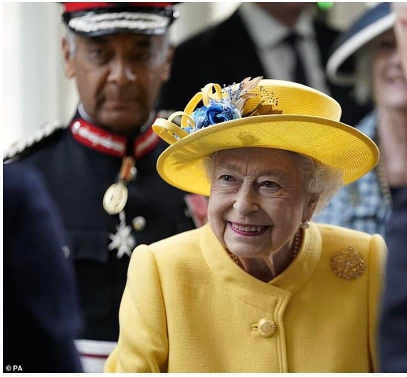 Внучката на кралица Елизабет II работи като помощник-касиерка