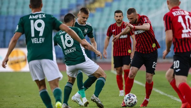 Локо (Сф) би шута на трима