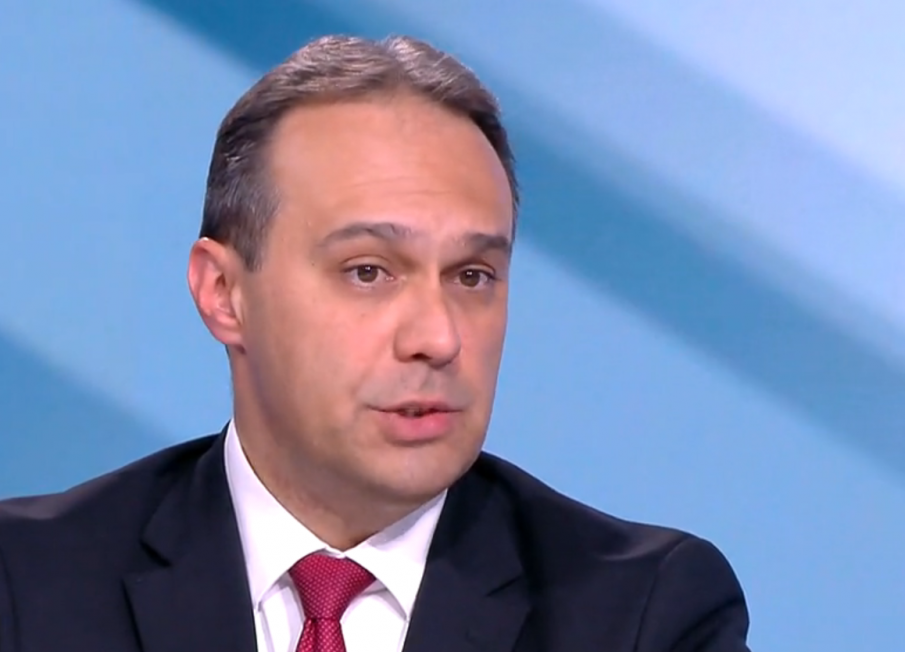 Заков: Въпросът за предоставяне на военна помощ за Украйна показа „дефект в законодателството ни