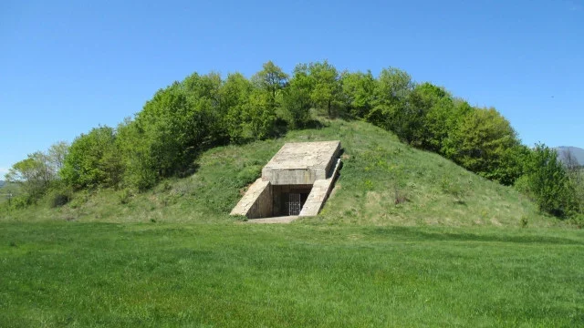 Отвориха за посещения тракийската гробница в Жаба могила край Стрелча