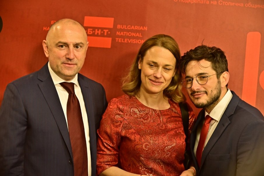 САМО В ПИК: Депутатите на Слави в шок от излизането от коалицията